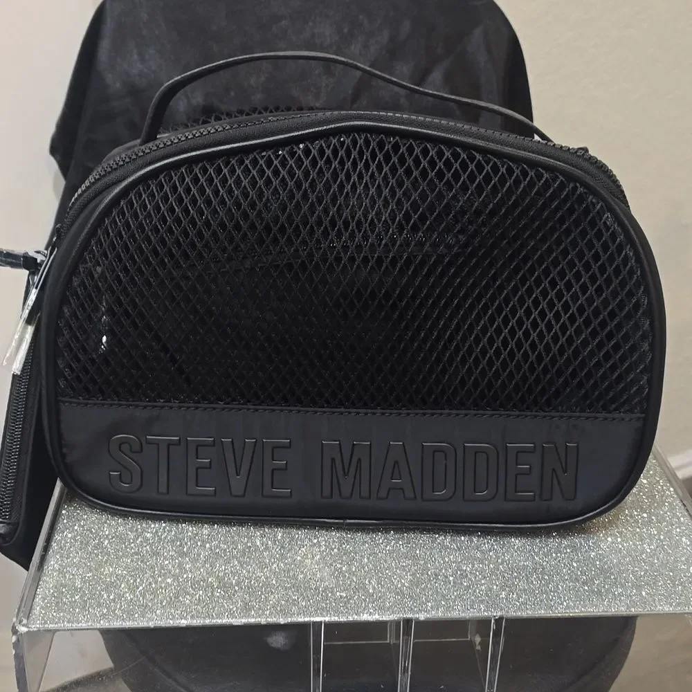 Steve Madden Logo Zip Around Mesh Soft Traincase-‎ Black
